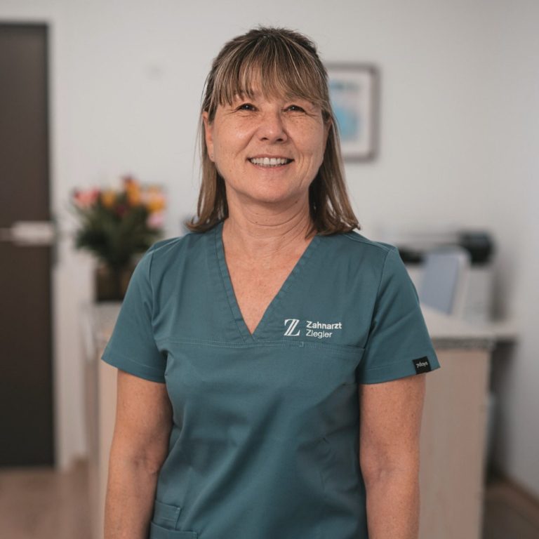 Portrait Mitarbeiterin Anette Simon