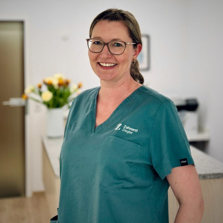 Portrait Mitarbeiterin Anette Simon